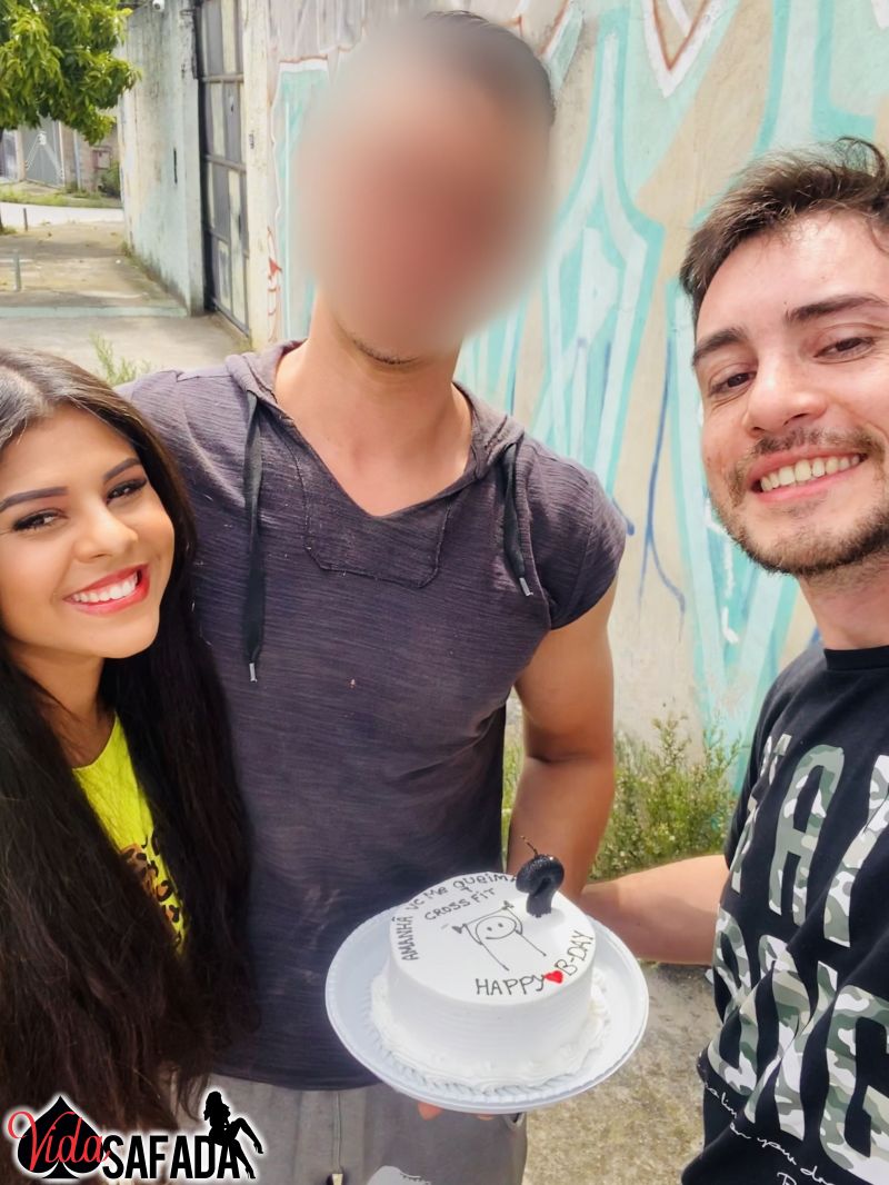 100 - Dei a ppk da minha esposa de presente de aniversário pro meu amigo.