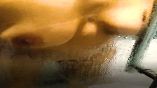 Ménage 5 - pegando a Ju no chuveiro