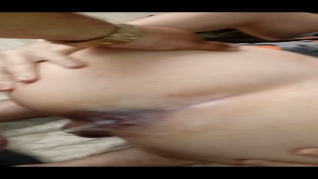 Dando minha cuceta pra um macho cachorrão leiteiro s...