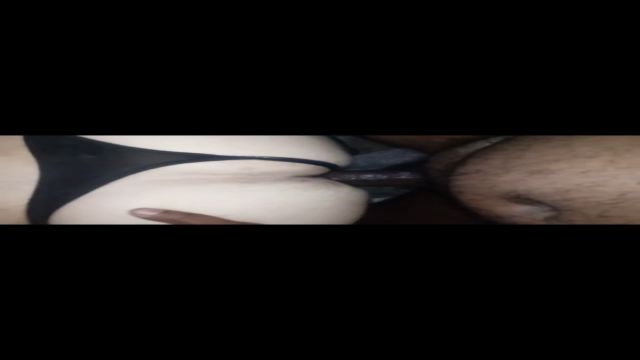 Amo dar pra esse negão, já tem 5 anos que ele me come.