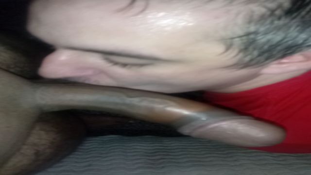 Uma mamada em um macho tesudo que estava guardada no...