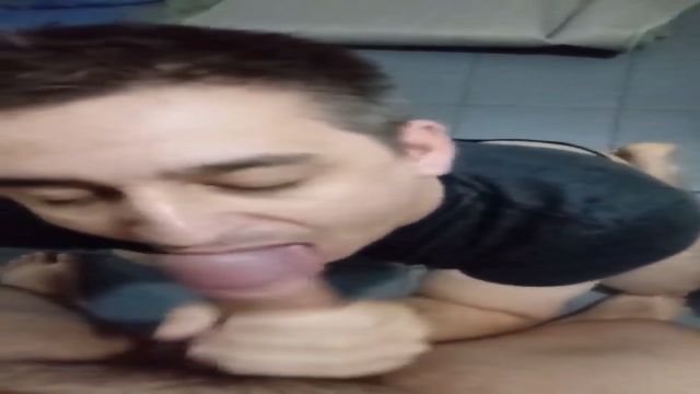 Mais um macho safado me adestrando para eu me tornar...