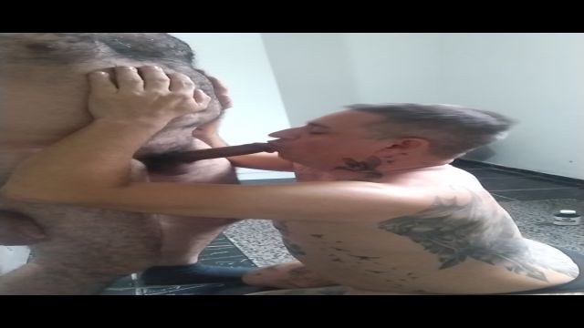 O macho eletricista veio pra eu calibrar sua vara co...