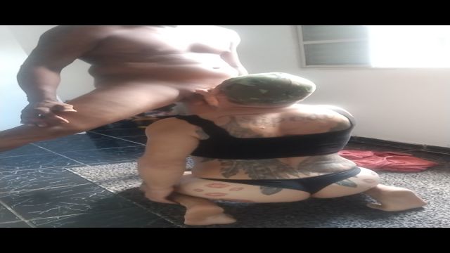 Chupando macho hétero no capricho, é bom demais.