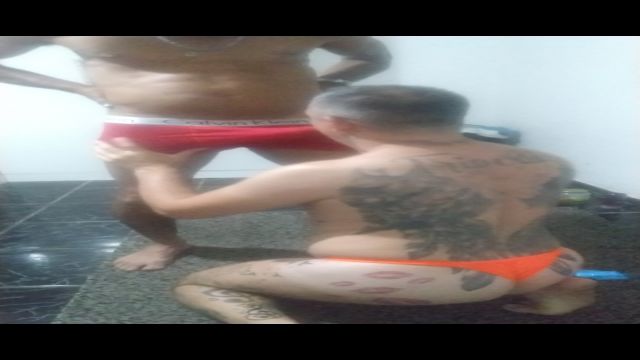 Esse macho motoboy 21cm tem uma jeba de puro tesão.