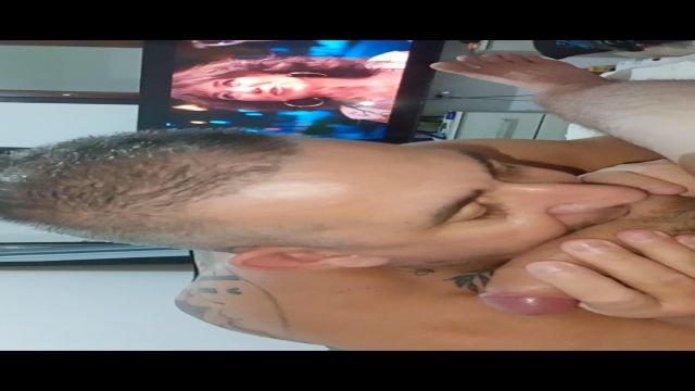 O pedreiro não perdeu tempo nenhum minuto, e aprovei...