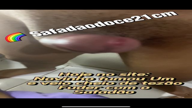 Novim pirocudo fumou unzinho e veio fuder parte um