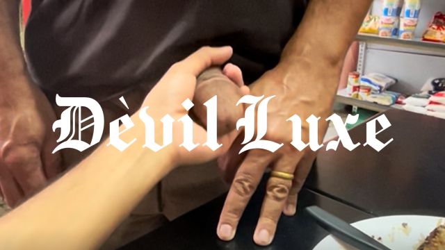 Pagando a conta com o rabo