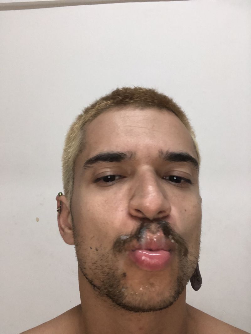 Novinho antes de ir pra prova da facul, veio aliviar na minha boca