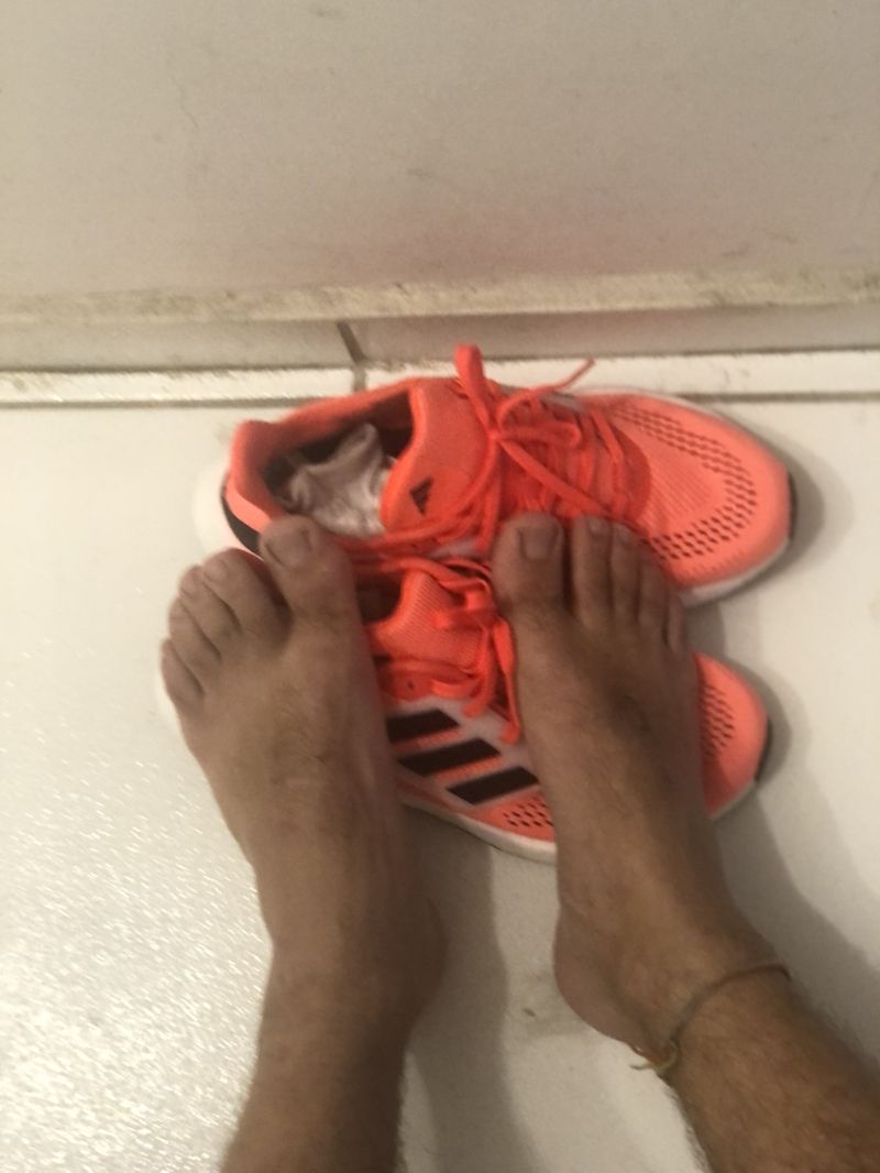 inished the 5k training, I took off my sneakers here, think about the male smell