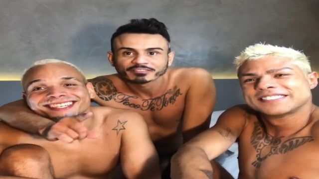 Kadu Ventrí com o casal João Paulo e Daniel 