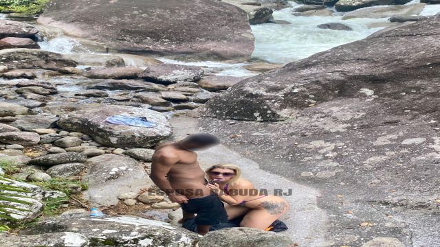 Diversão e putaria e na cachoeira 