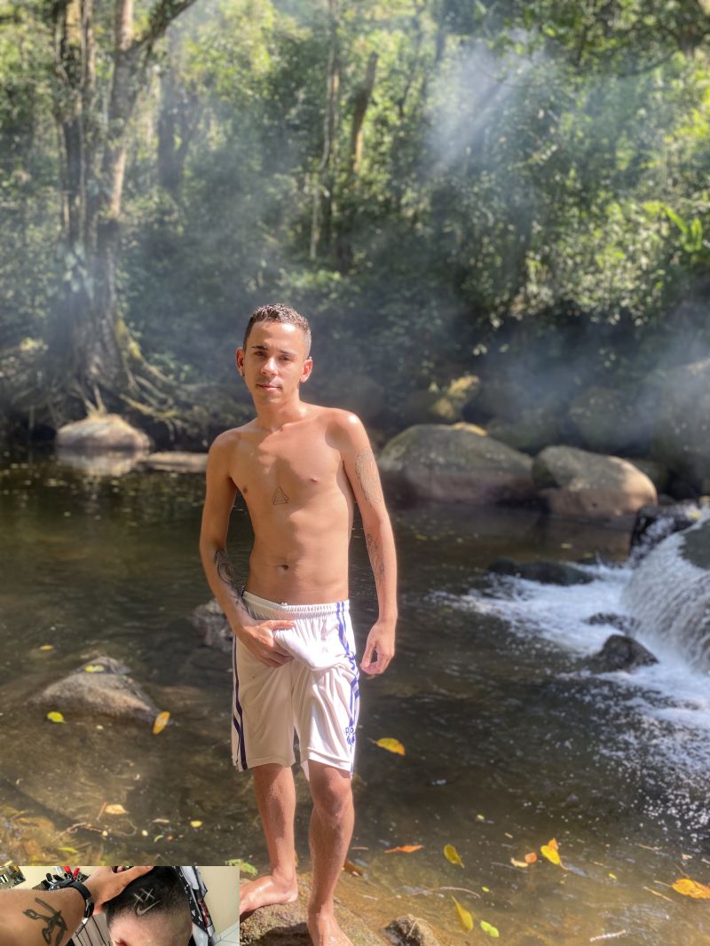 Batendo uma na cachoeira