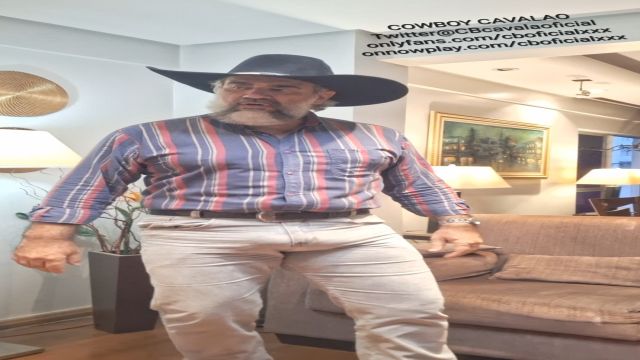 COWBOY CAVALAO  PREPARA PRA IR MALHAR