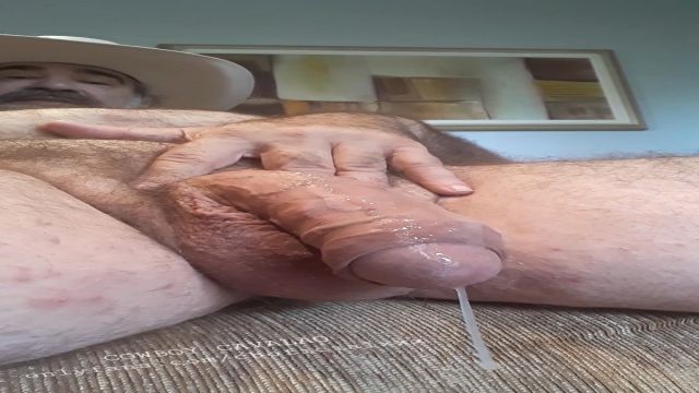 DANDO DE MAMAR PARA UMA POTRANQUINA MAIOR DE IDADE