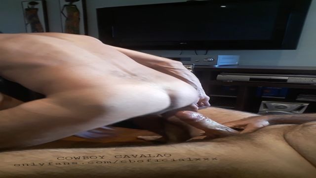 CAVALGANDO NO MEU PICÃO