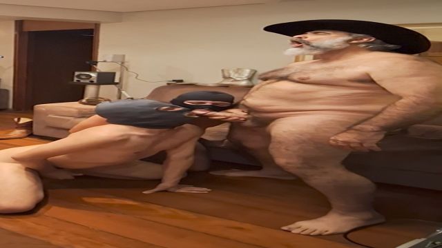 COWBOY CAVALAO GARANHAO FODENDO DUAS POTRANQUINHAS P...