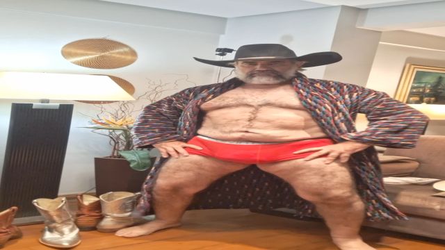 NO TREINO SUADO MAS QUERENDO MALHAR MEU CACETAO 