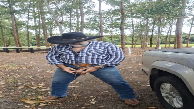 COWBOY CAVALÃO A CAMINHO DO CAMPO PARTE -ll  PARANDO...