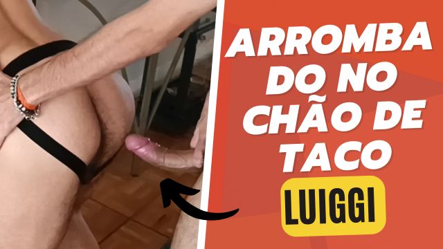 Arrombado no chão de taco..