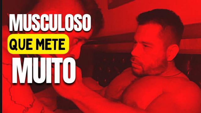 Rubra luz, braços fortes, gozo farto