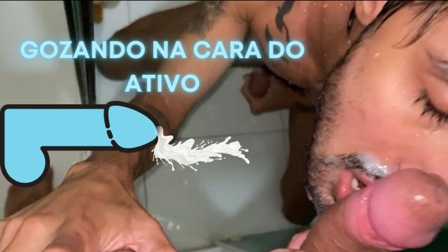 Passivo gozando na cara do ativo