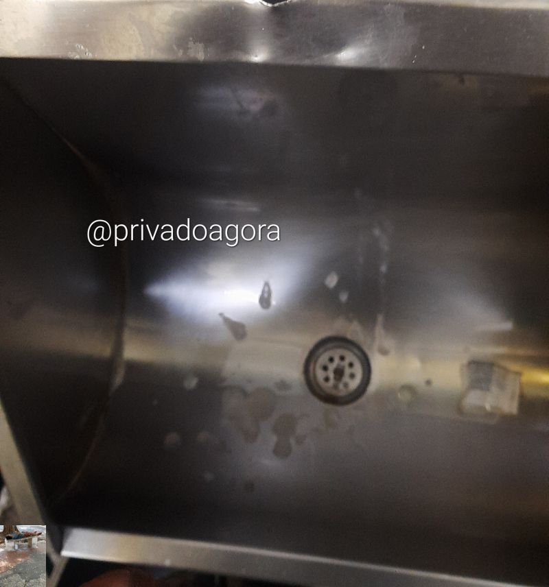 Leite no mictório