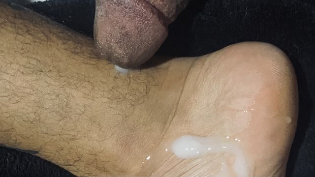 Cumming on my big feet