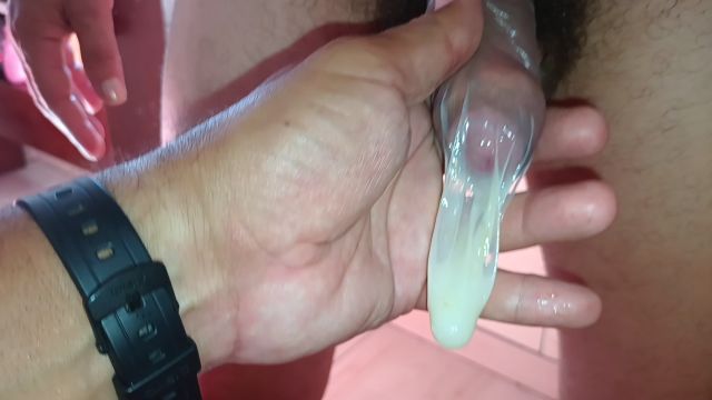 Coroa ativo sem cortes - parte 7 -Mamei o pau gozado...