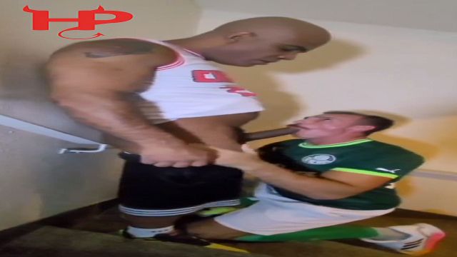 Video 148 - Vizinho negão com pau de 24cm me arrombo...