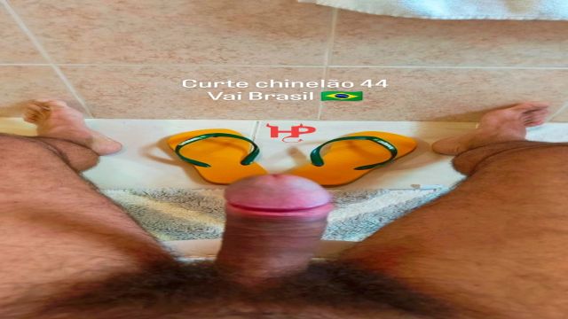 Vem ver eu pondo a cueca e o meião pro jogo do Brasil 
