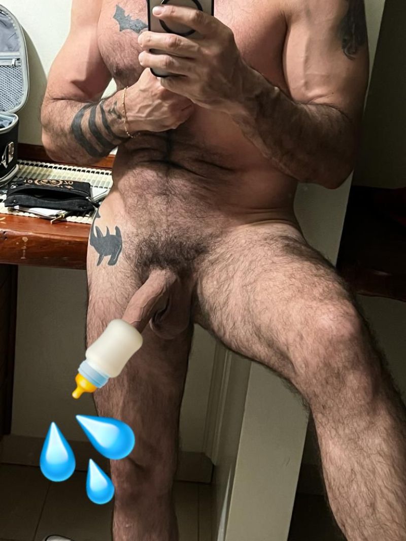 Olha meu saco na última foto! Lotado d leite!