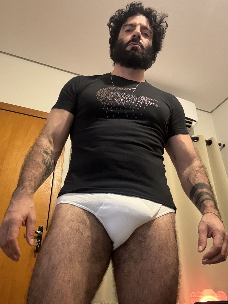 Cueca slip eh beem melhor né? Mas prá dormir gosto dessa bermuda azul, sem cueca, claro!