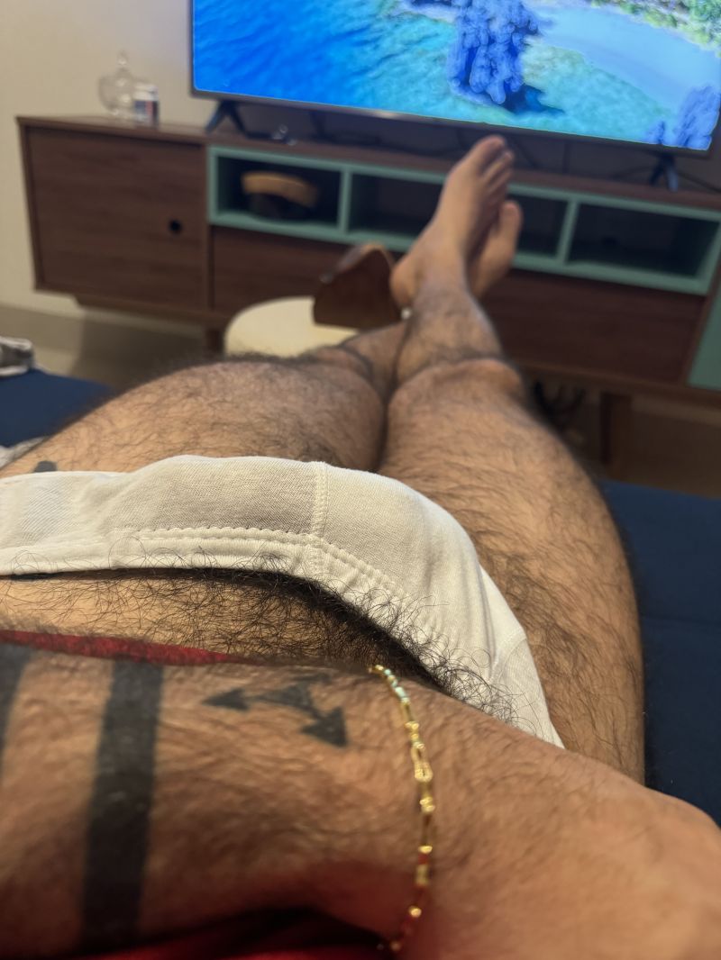 Chegando em casa depois d uma massagem gostosa…