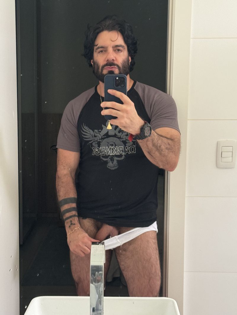 No tt perfuntei se vc já passou por um cara na rua e logo ficou imaginando ele de cueca em casa…. Aki te pergunto: já passou por um cara na rua e ficou pensando como será ele em casa de cueca? Como será ele peladão? Como será a rola dele? ????