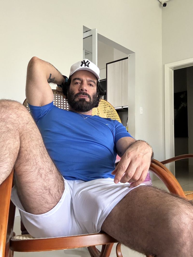 Bora treinar nesse sabadão? Ou prefere pegar no meu ferro? ???‍♂️???