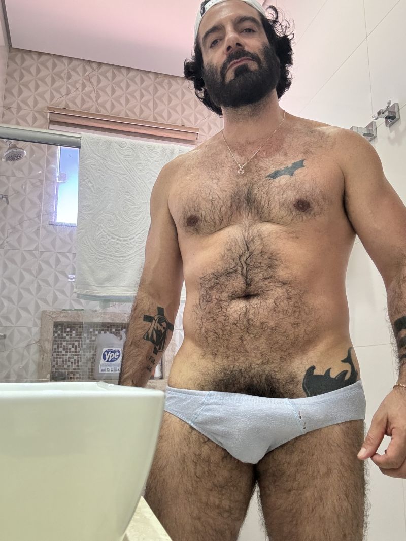 Ja se pegou imaginando o que as pessoas fazem qdo estão sozinhas em casa? E vc, o quê faz? ???