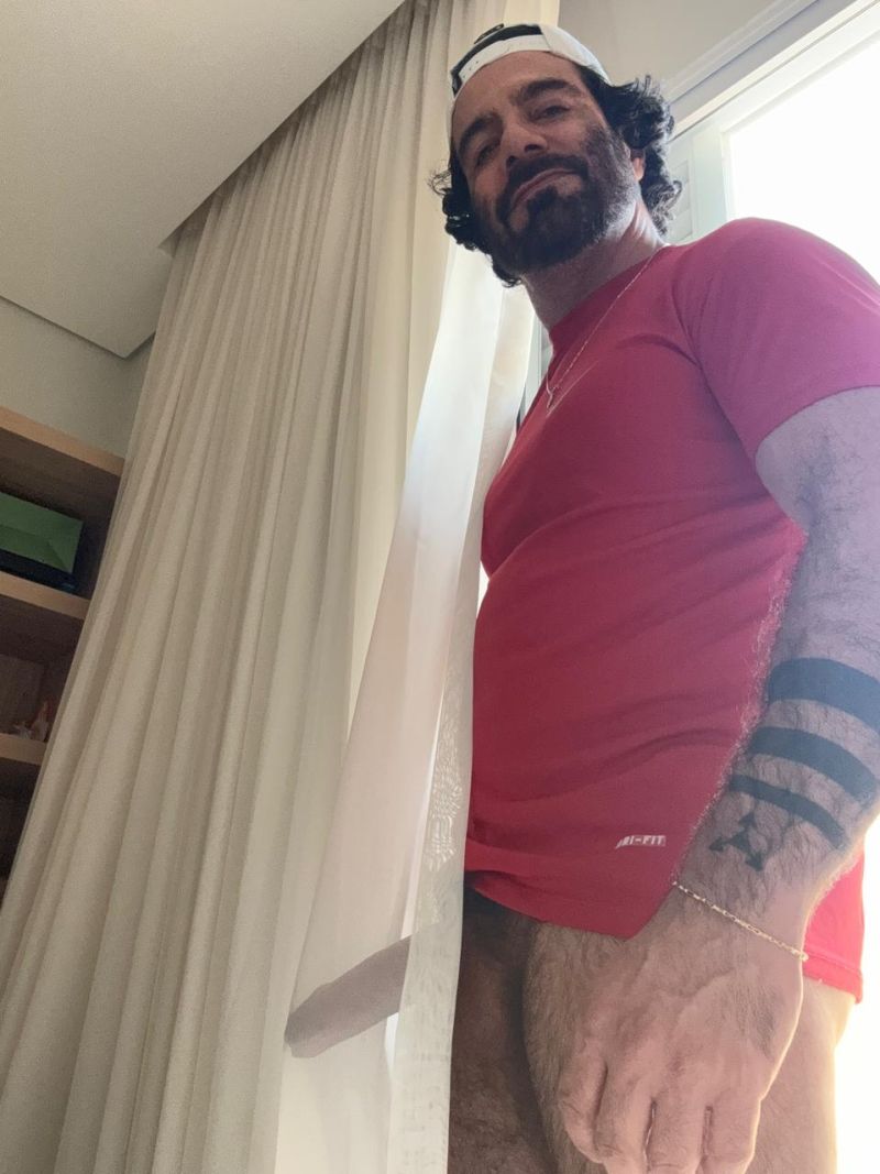 Ja brincou se enrolando na cortina?