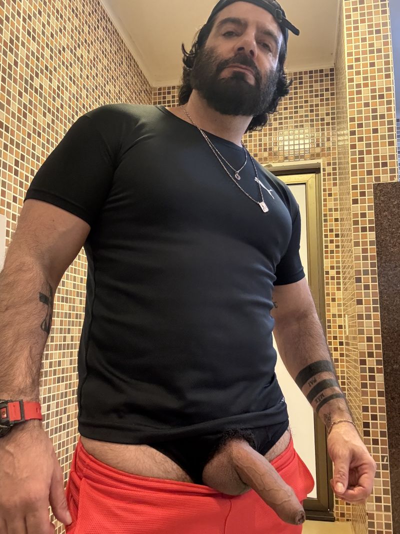 Essa tem q abrir aki na frente pra mostrar os pelos e perguntar: cara pentelhudo com local! Afim de real?