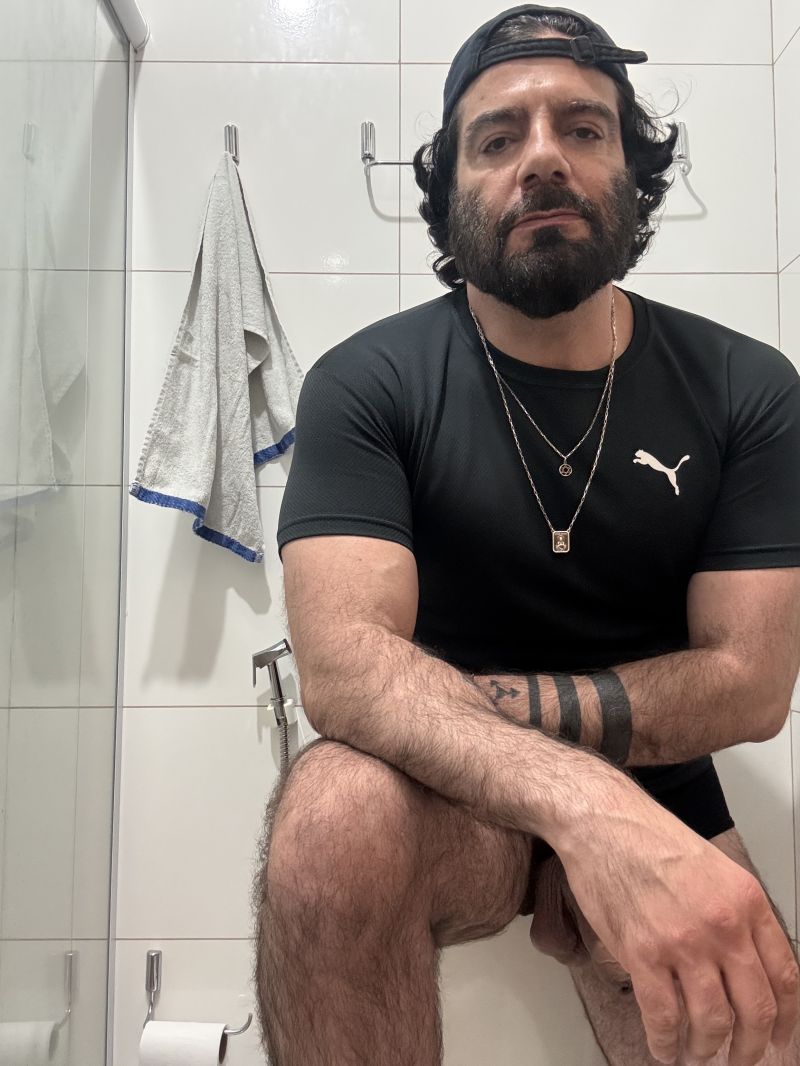 Bora pro banho? Ah! O sabonete caiu! Pega pra mim?