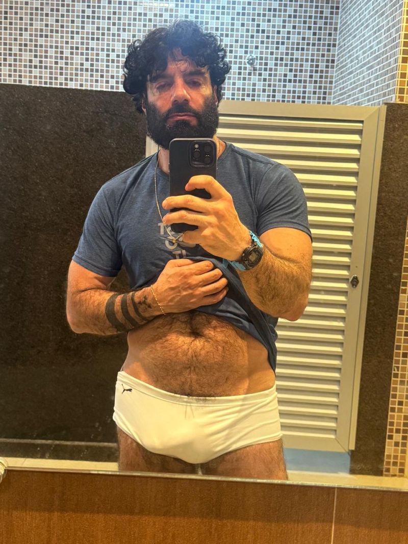 Gosta d cara usando sunga branca?