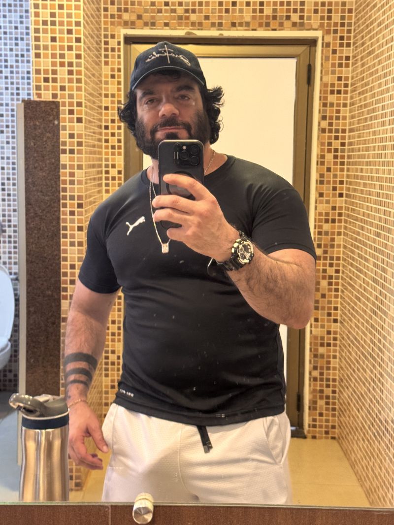 Barbudo afim de real! Vc tem local?