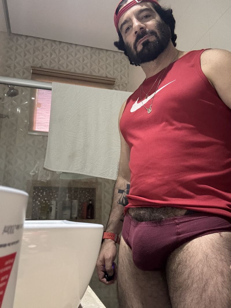 Depois do treino nao troquei! Vc gosta da cuequinha vermelha tbm?