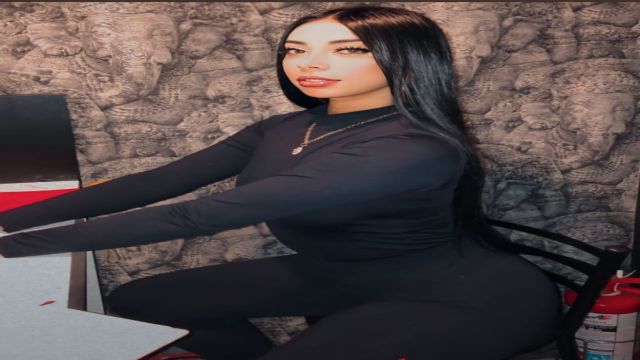 Uma rapidinha com essa puta gostosa 