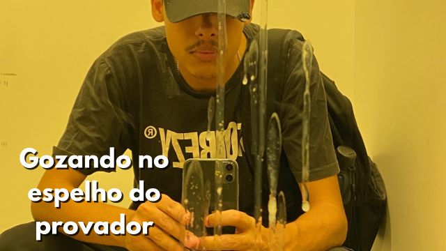 Gozando no espelho do provador