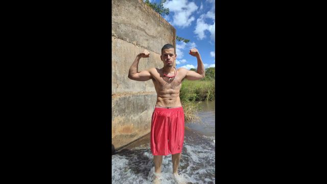 Punheta no riacho da cidade