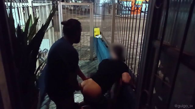 Dei pro Murilo na entrada do prédio