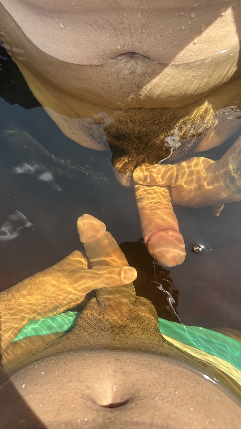 Uma brincadeira no rio até chegar em casa e fuder gostoso.