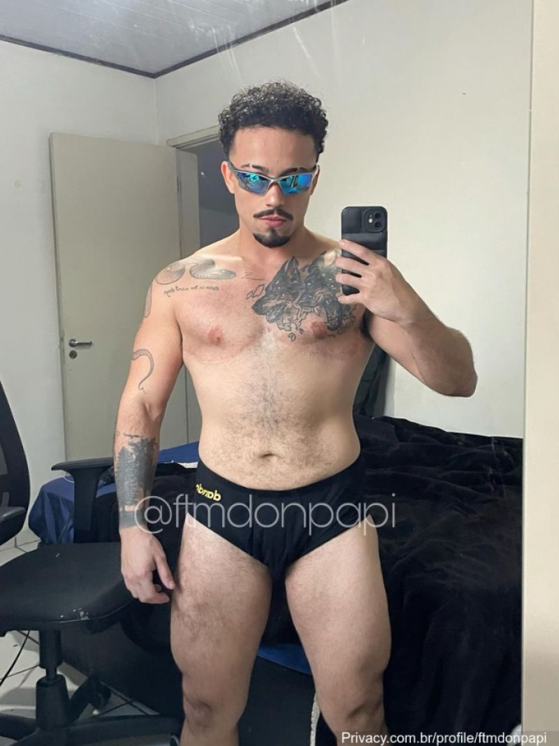 você diria que esse homem tem buceta? / would you say this man has a pussy?