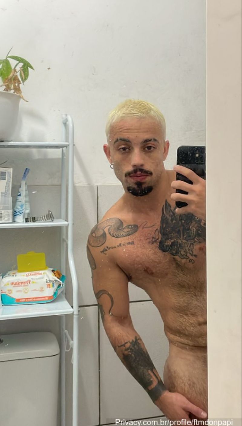 curte um loirinho pivete? / do you like a hot blonde?